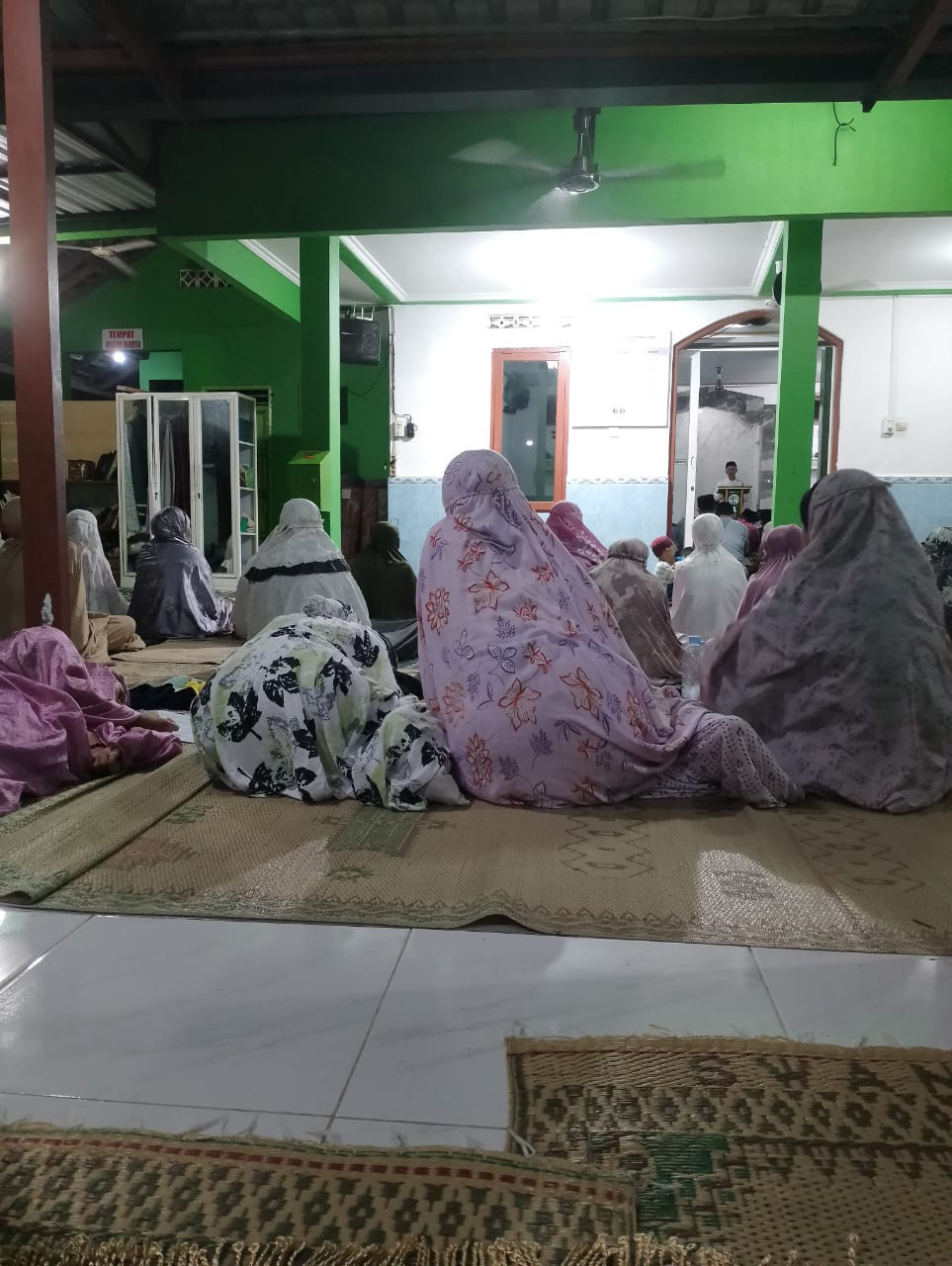 Kultum  oleh bpk kyai H. Lanjariyanto di Masjid Al Huda Nglarang Malangrejo