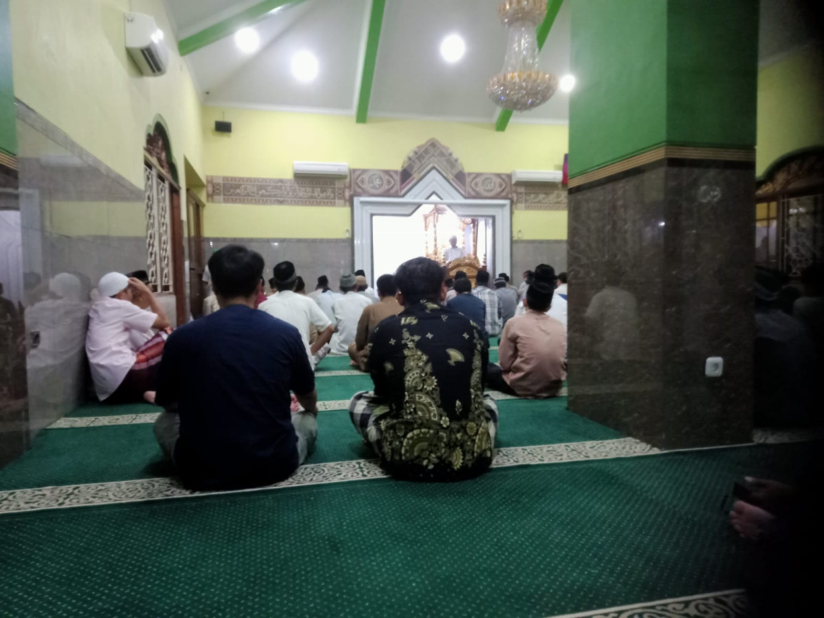 Kultum sebelum sholat tarawih berjamaah masjid Ar Rohmah Malangrejo