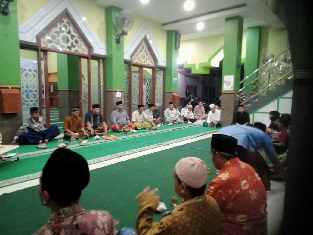 Kegiatan bapak2 , ibu2, pemuda  irisma masjid Ar Rohmah Malangrejo