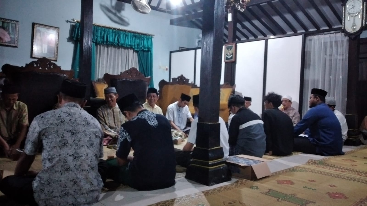 TAHLIL DAN YASINAN BAPAK IBU RT 02 DAN 04 MALANGREJO