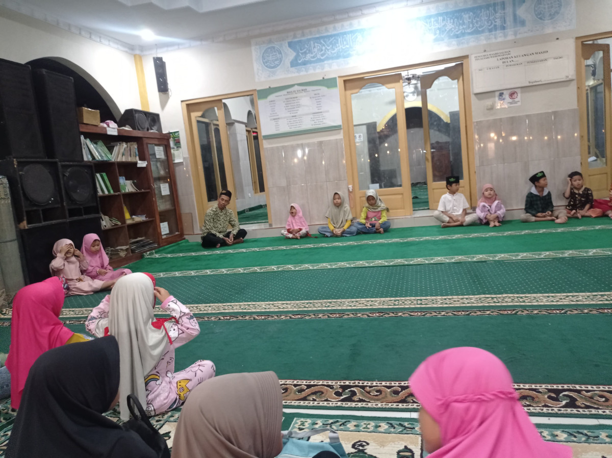 TPA ke 13 bulan ramadhan anak anak di masjid salman Tegalsari