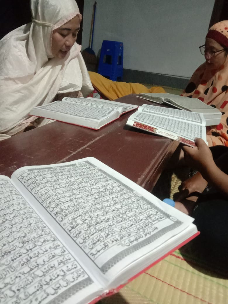 Tadarus Al quran oleh ibu2 warga krajan