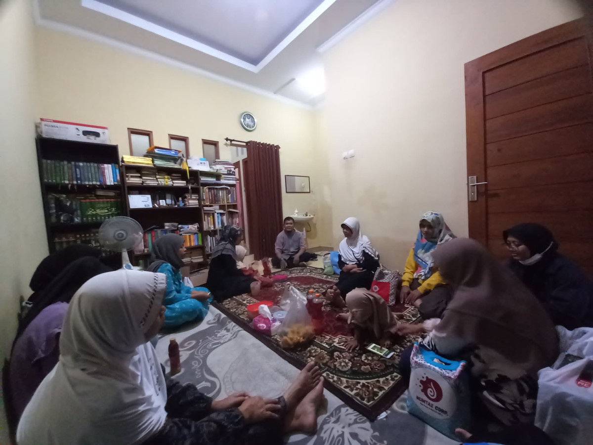 Belajar mengaji al quran dan buka bersama di Rt 3 Padukuhan Malangrejo