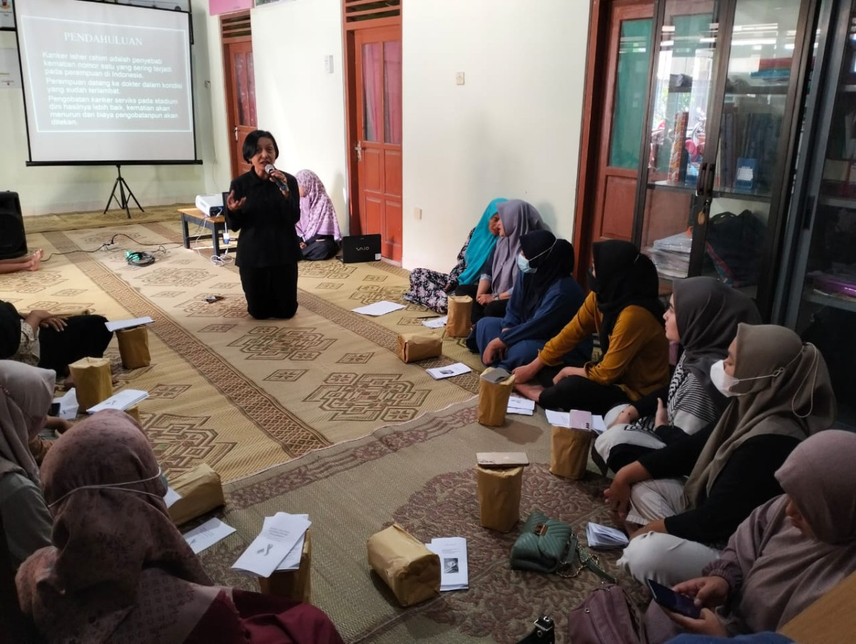 Penyuluhan Deteksi Dini Kanker leher Rahim di Padukuhan Malangrejo