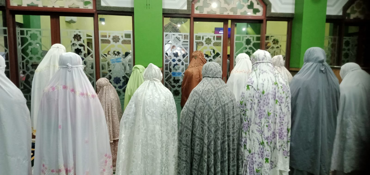 Sholat subuh berjamaah di Masjid Arrohmah Malangrejo