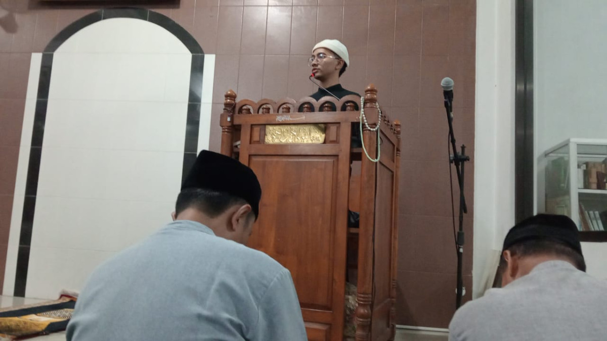 kultum sebelum sholat tarawih oleh ustadz Hafa dng tema Lailatul Qadar masjid Darusalam Malangrejo