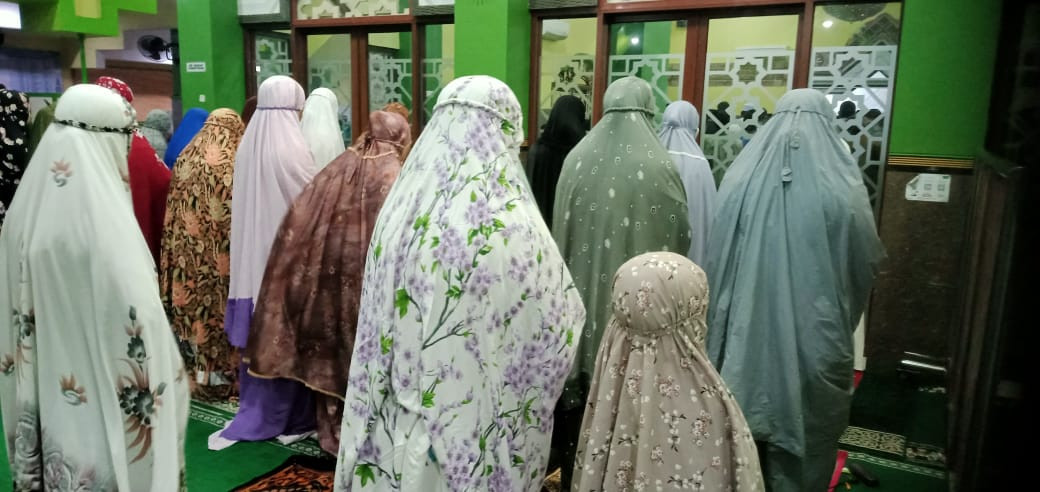 Sholat subuh berjamaah Masjid Arrohmah Malangrejo