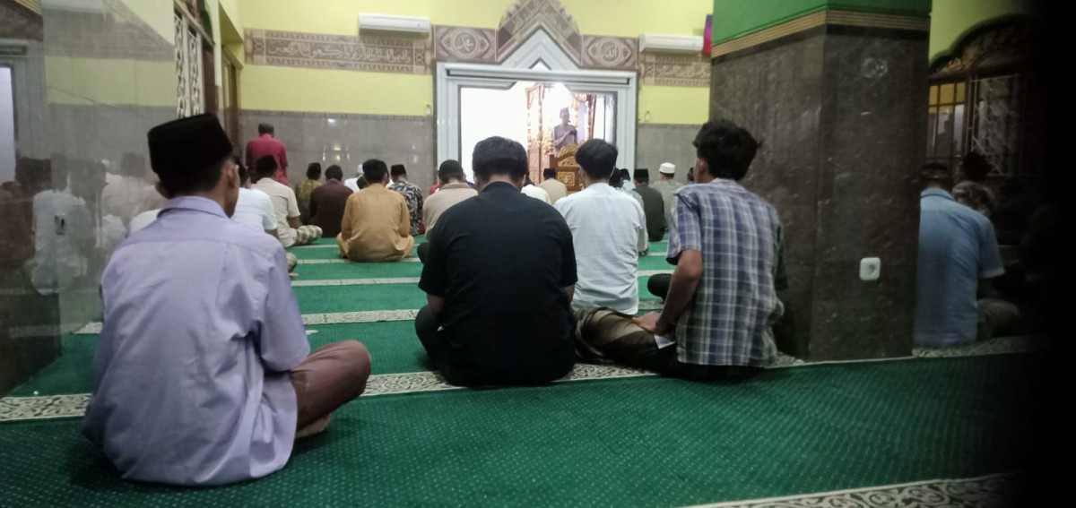Kultum sebelum sholat tarawih berjamaah Masjid Arrohmah Malangrejo
