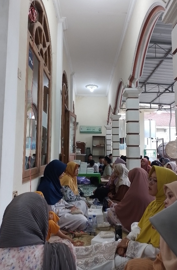 Buka bersama warga Gondanglegi