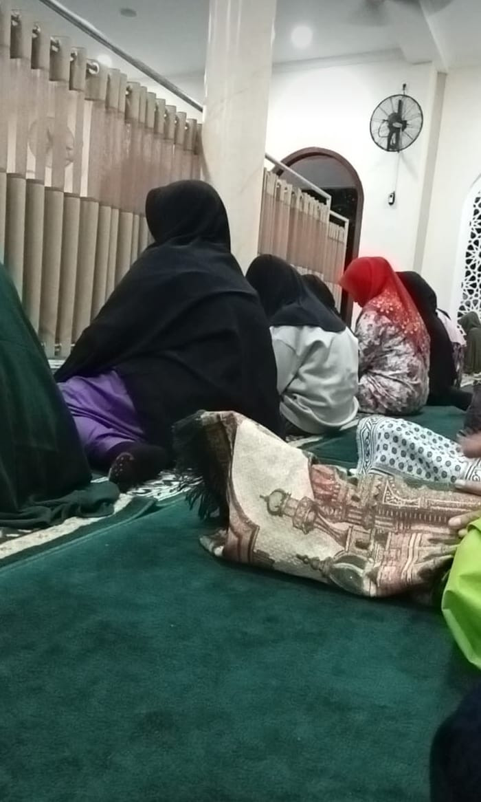 Pengajian menjelang Buka Puasa oleh warga Krajan