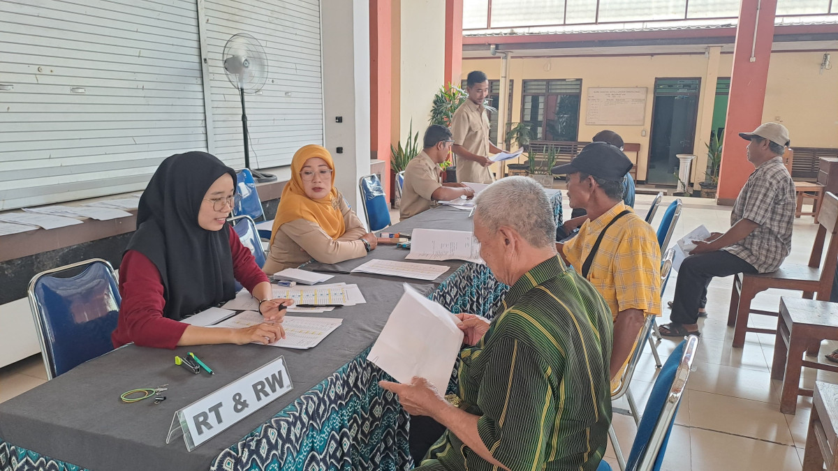 Penyampaian Insentif bagi LINMAS, UNITLAK, RT, dan RW - Kal Wedomartani