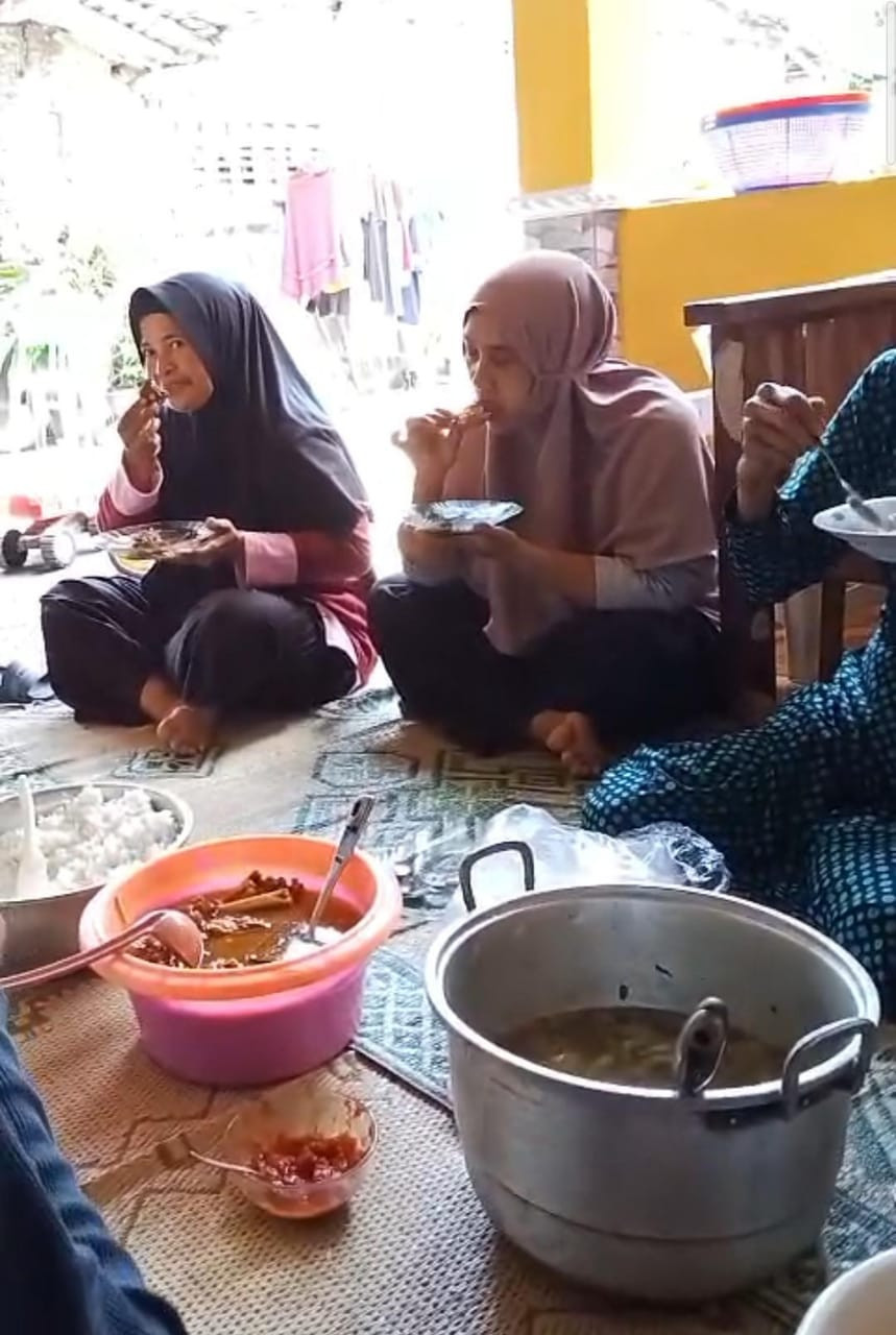 Kerja bakti ibu ibu persiapan Syawal RT 01 RW 56 Padukuhan Bakungan