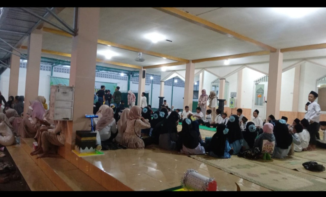 Pembagian Hadiah Lomba Takbiran Masjid Al-Amin Pokoh