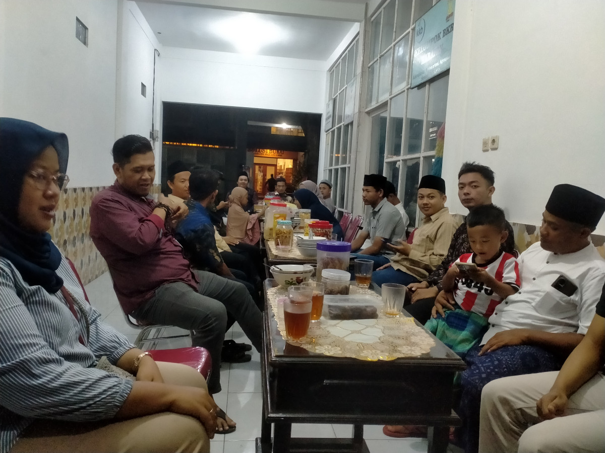 Halal bil halal persatuan remaja Karanganyar