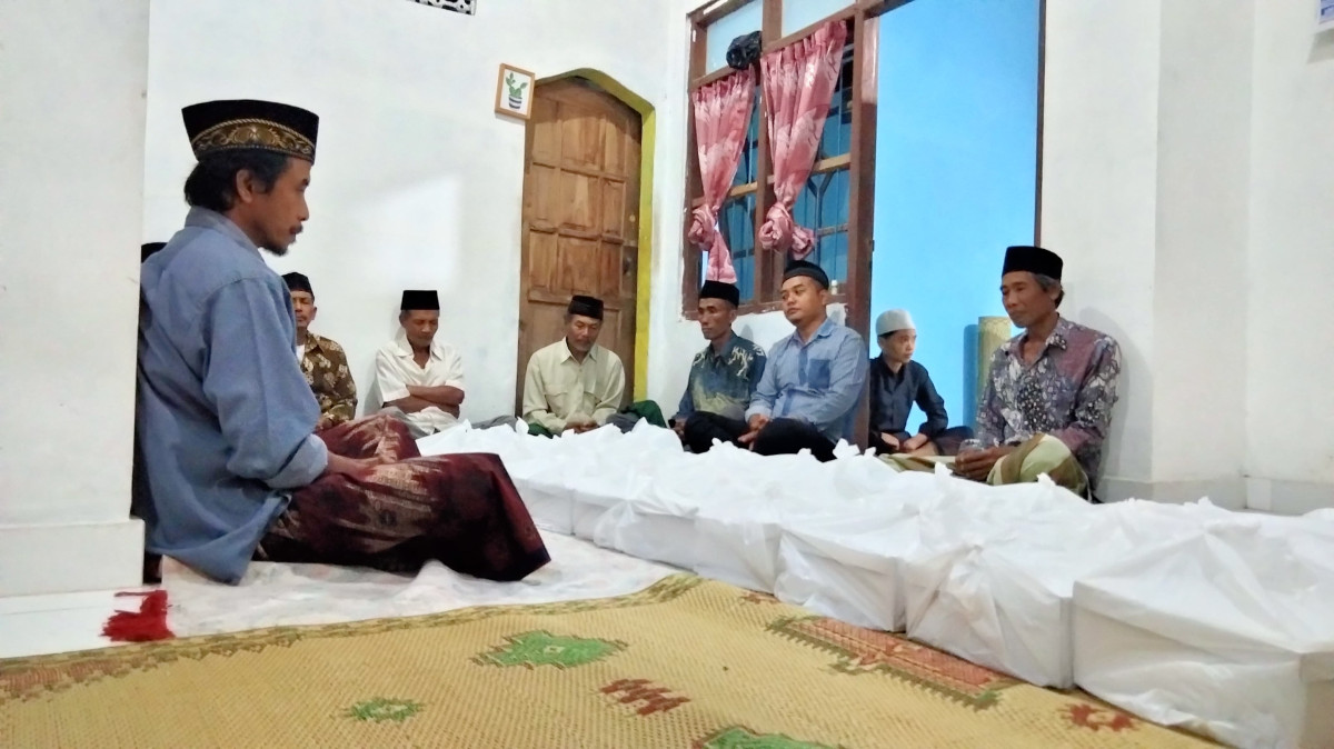 Kenduri among among mitoni warga padukuhan Tonggalan