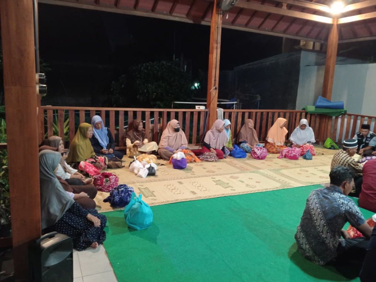 Kenduri /sedekahan warga RW 35  Padukuhan Malangrejo