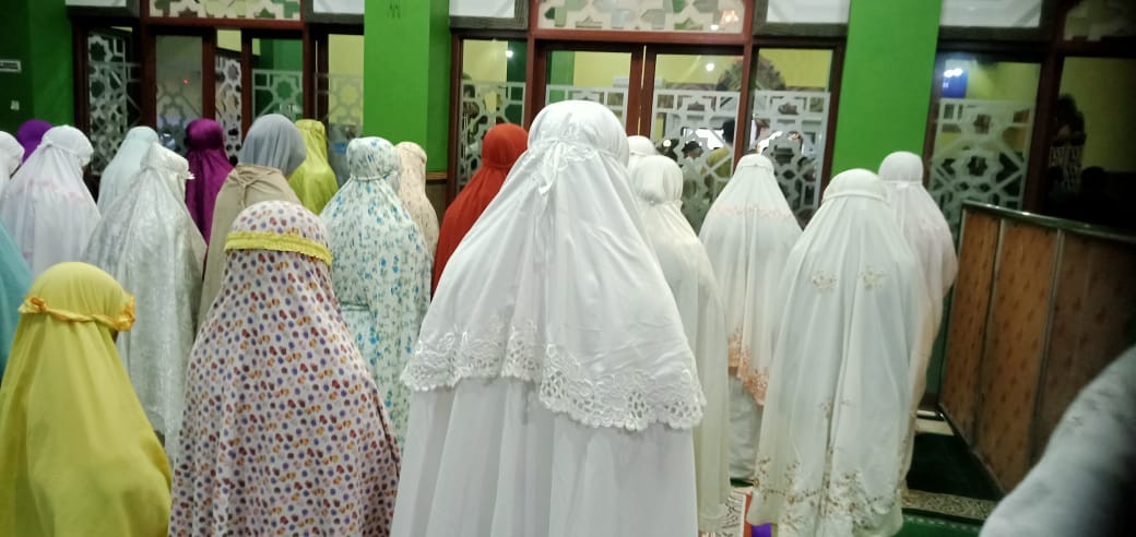 Sholat subuh berjamaah masjid Ar Rohmah Malangrejo