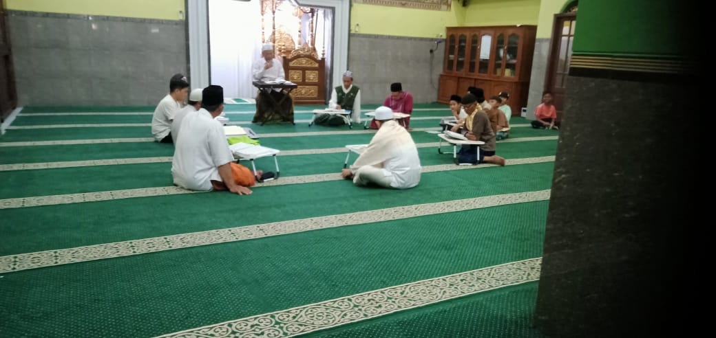 Tadarus Al-Qur'an bapak bapak masjid Ar Rohmah Malangrejo
