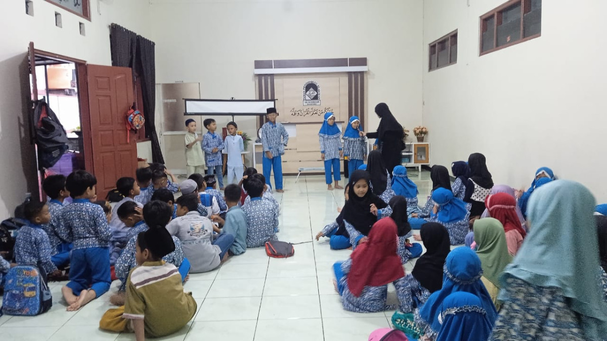 Game menjelang buka puasa anak anak TPA Ar Rohmah Malangrejo