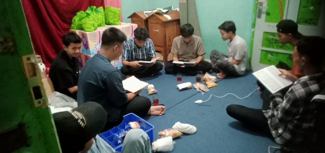 Tadarus Al-Qur'an Irisma putra masjid Ar Rohmah Malangrejo