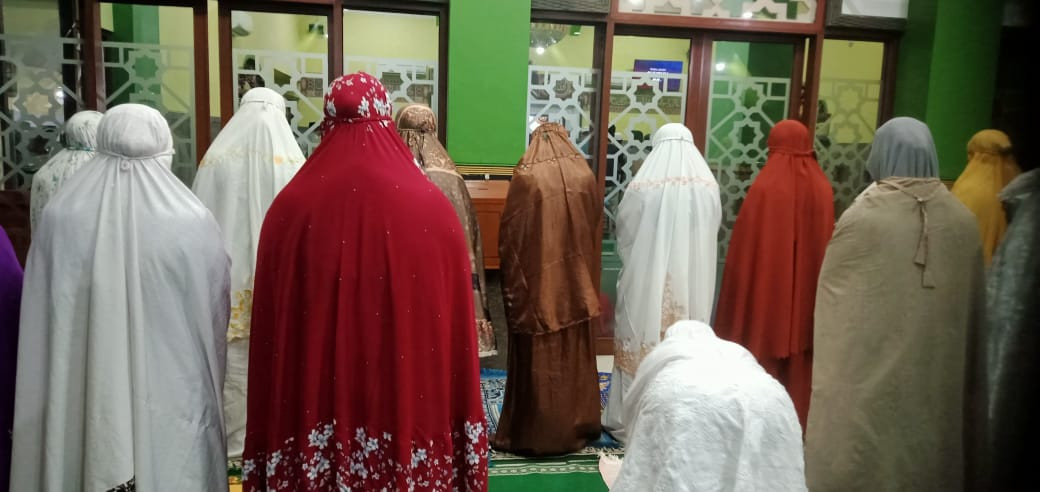 Sholat subuh berjamaah di Masjid Arrohmah Malangrejo
