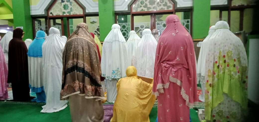 Sholat subuh berjamaah masjid Ar Rohmah Malangrejo