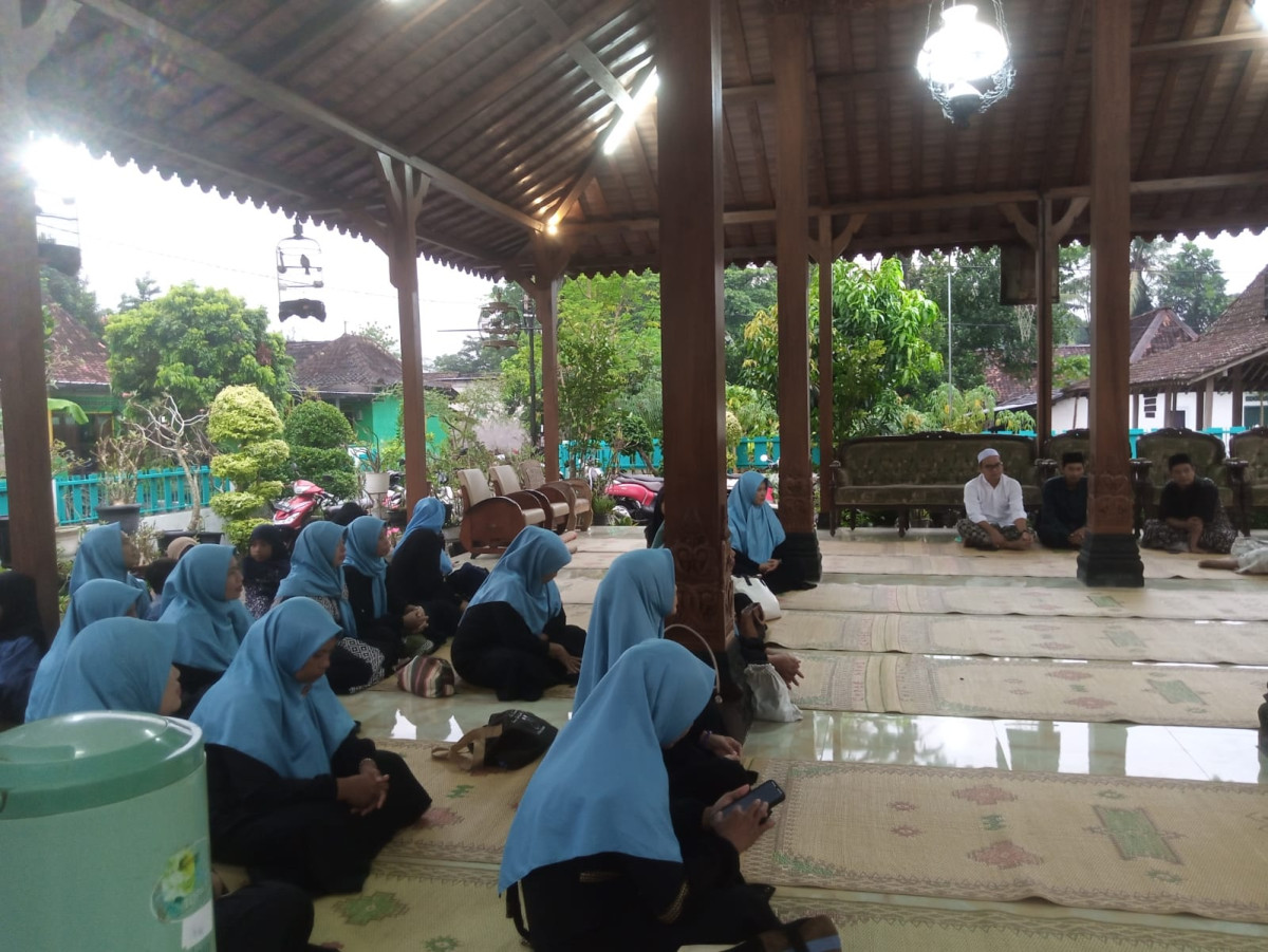 Koordinasi tertib administrasi kelompok Seni Hadroh Hadroh Asy Syifa'ul Husna Malangrejo