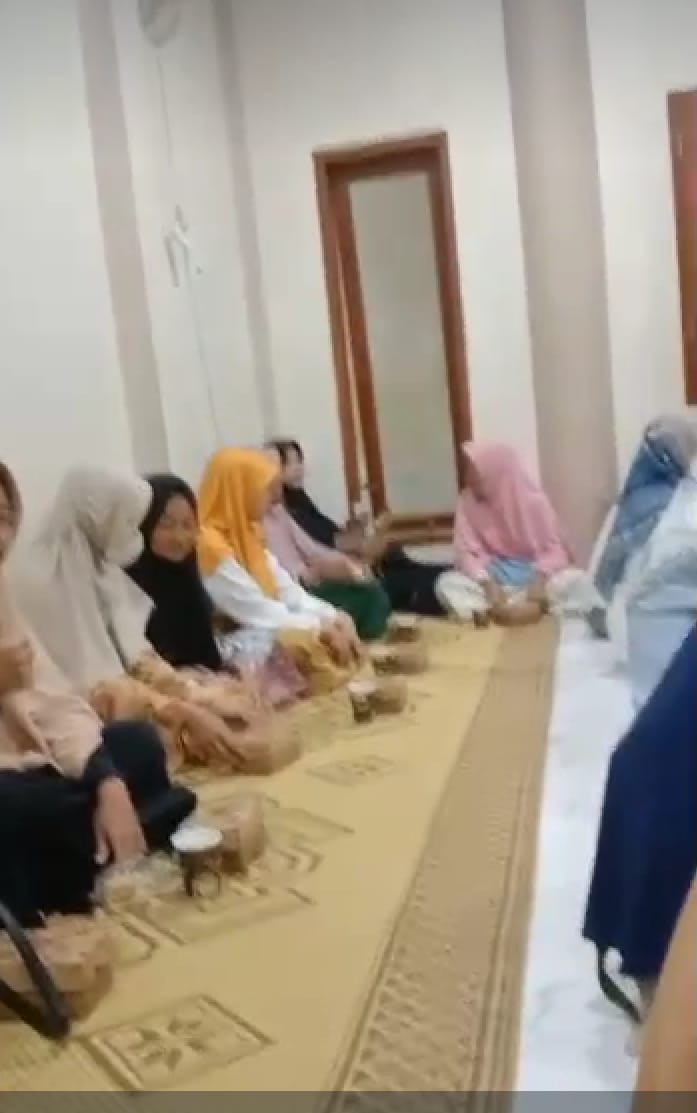 Pengajian rutin malam jumat ibu2 warga krajan