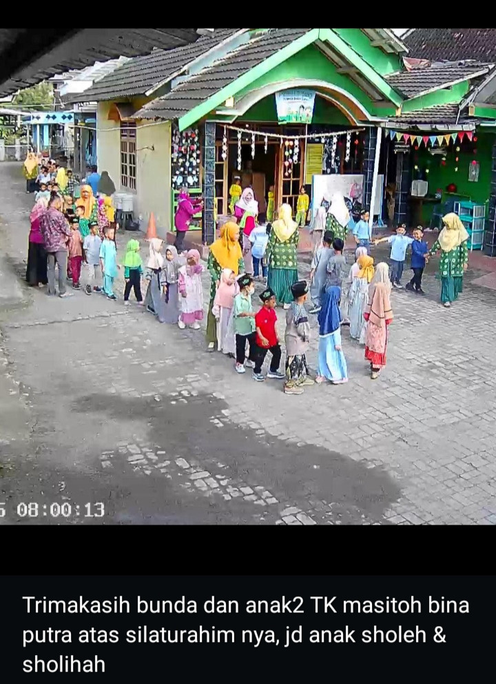 Halal bi halal TK masitoh berkunjung kerumah bapak dukuh Tegalsari