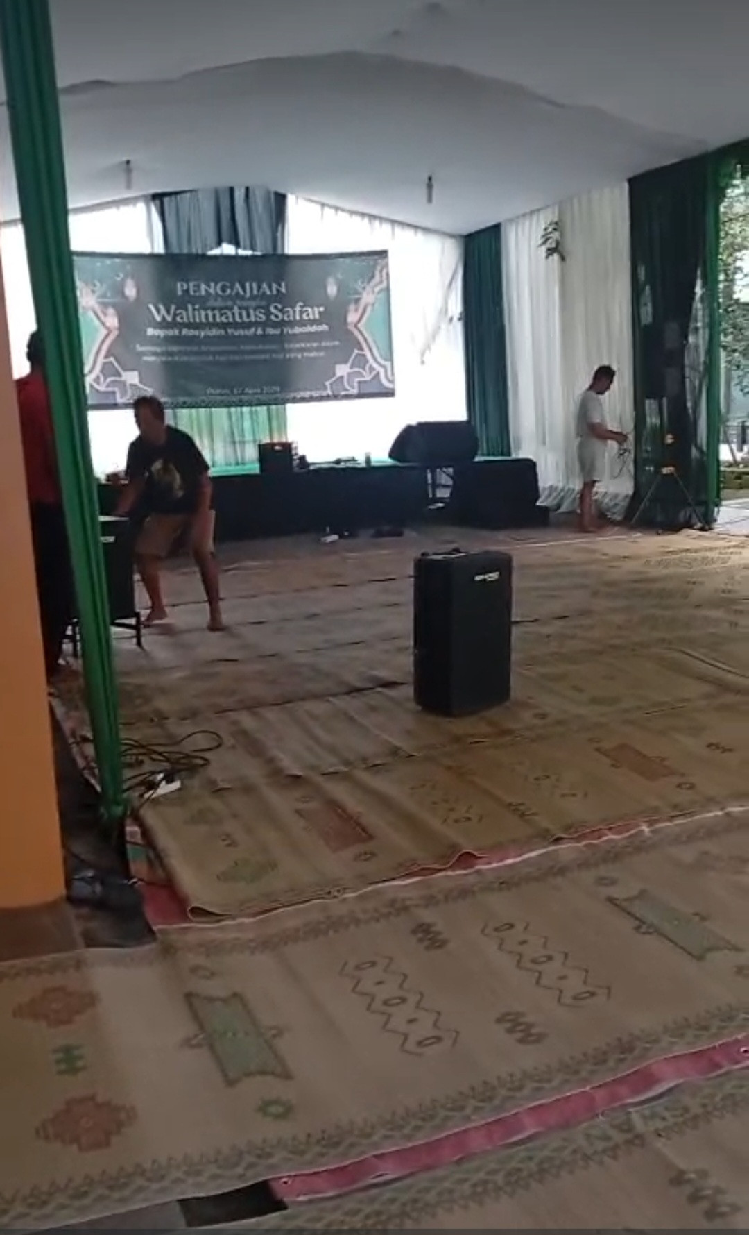 Gotong Royong Pengajian Pamit Haji Warga Pokoh