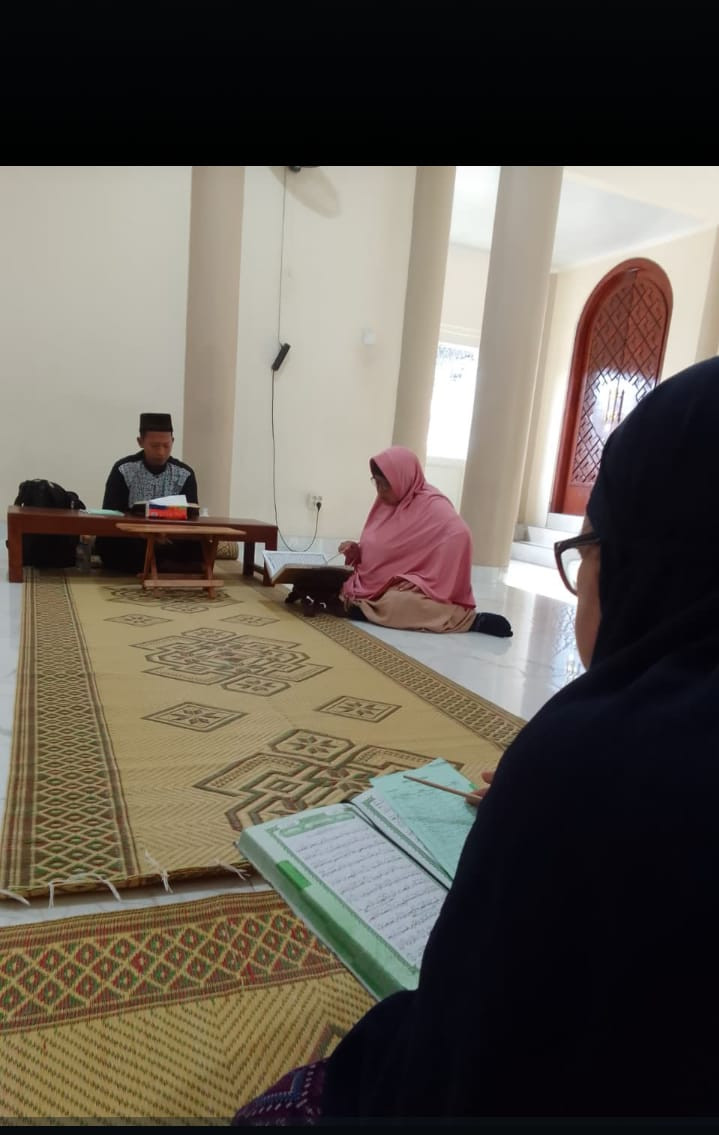 Belajar metode Tahsin Klmpok pengajian Ibu2 warga Krajan