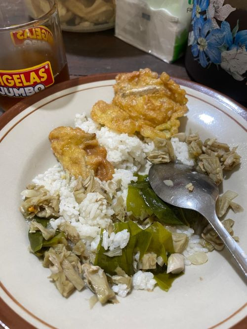 Makan siang pegawai - Kal Wedomartani