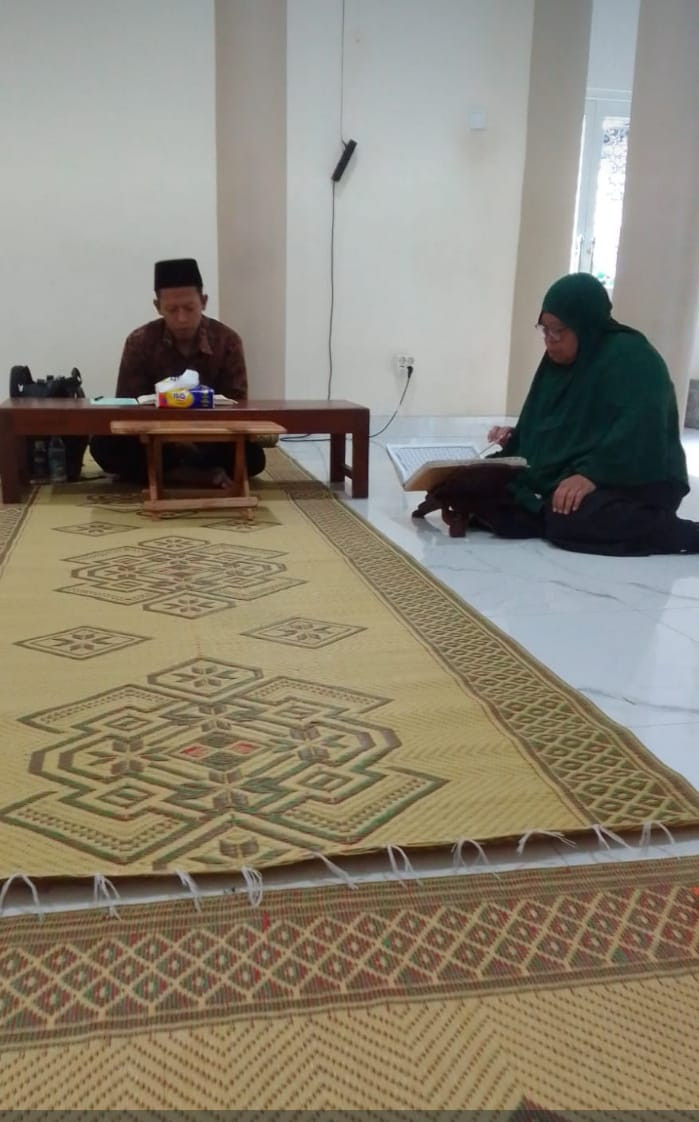Belajar metode Tahsin Klmpok pengajian Ibu2 warga Krajan