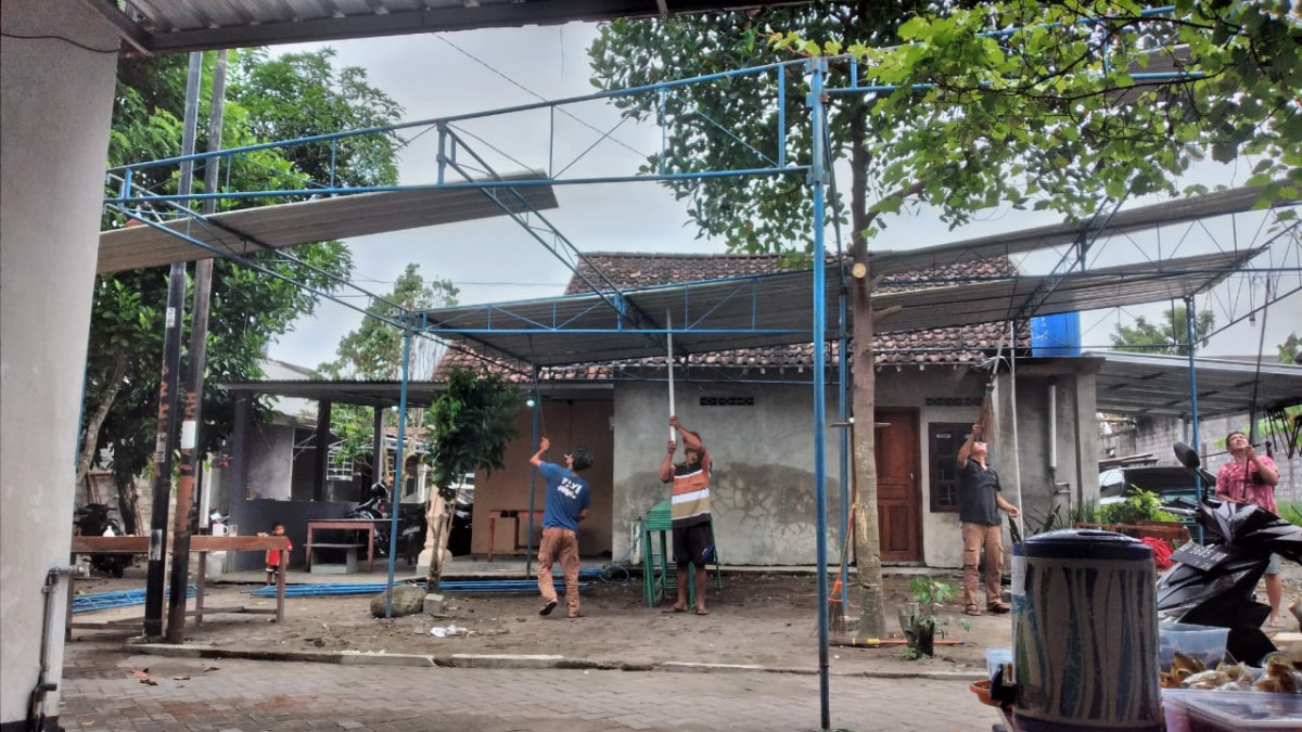 KERJA BAKTI BAPAK2 RT 04