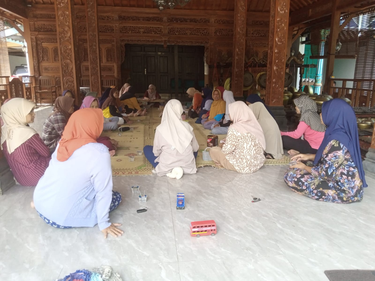 PERTEMUAN PKK RT 04 MALANGREJO