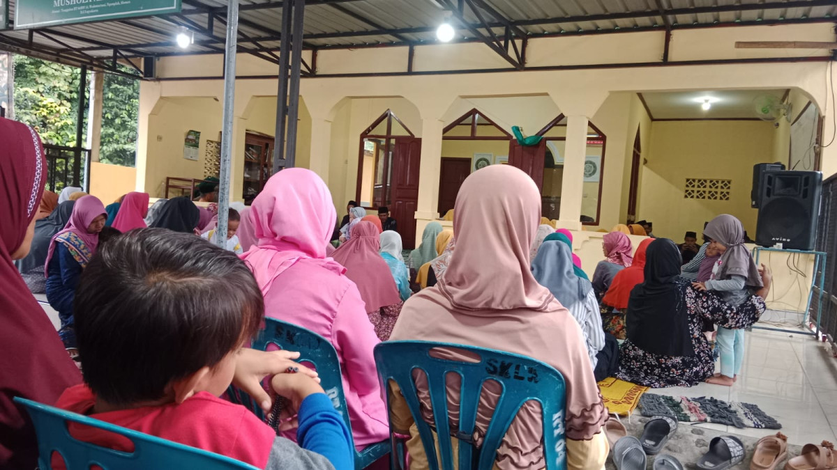 Pengajian menjekang buka puasa padukuhan Tonggalan