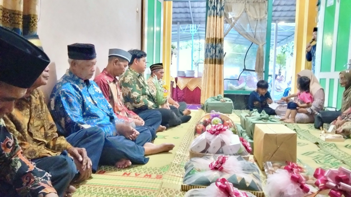 Lamaran warga padukugan tonggalan