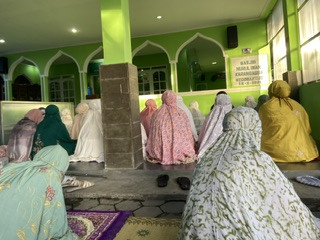 Sholat Idul Fitri di masjid Nurul Iman Sanggrahan
