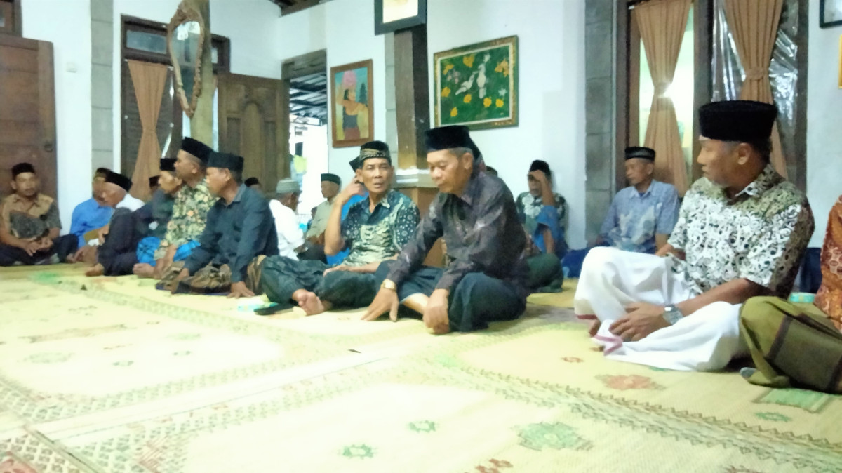 Tahlil warga Tonggalan