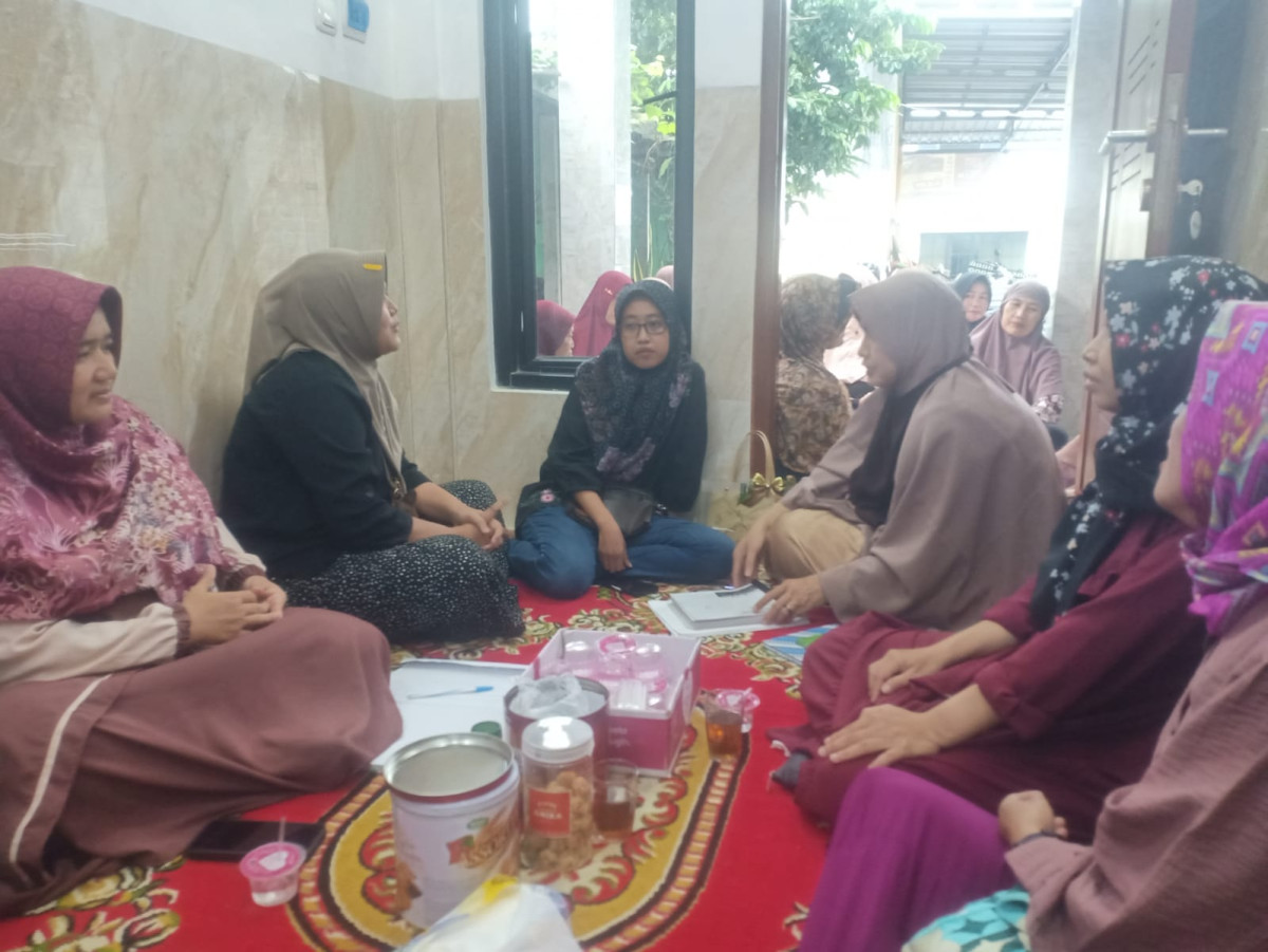 Pertemuan rutin Ibu Ibu PKK RT 04 RW 57 Padukuhan Bakungan