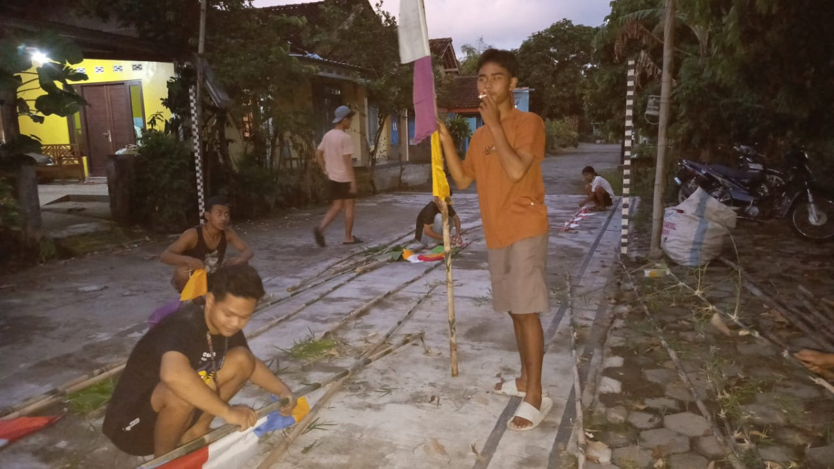 Kerja Bakti pemasangan bendera dusun Rejosari Padukuhan Wonosari