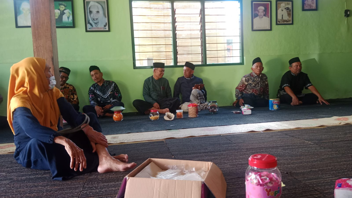 Jamaah mujahadah malam selasa padukuhan tonggalan silaturahmi ke kediaman Gys Kandar