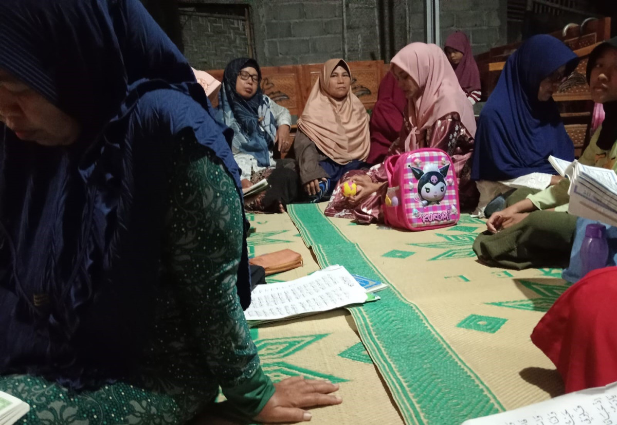 Yasinan Ibu2 Rutin Malam Jumat di Padukuhan Ceper