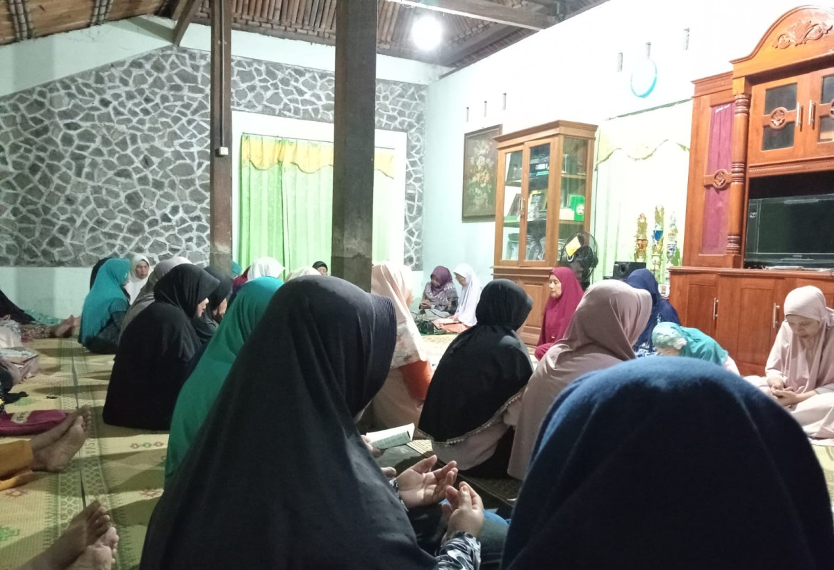 Yasinan Ibu2 Rutin Malam Jumat di Padukuhan Ceper