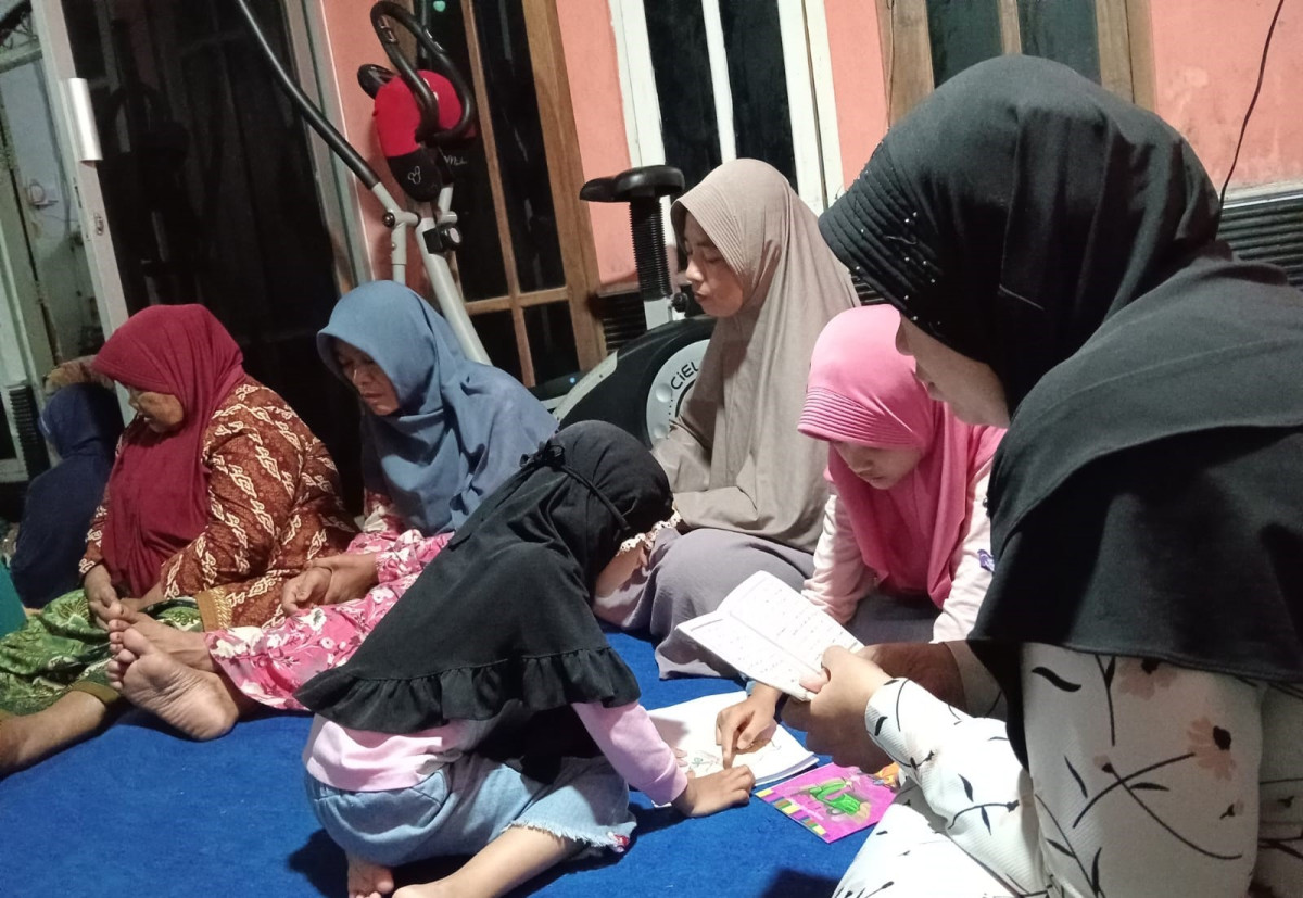 Yasinan Ibu2 Rutin Malam Jumat di Padukuhan Ceper