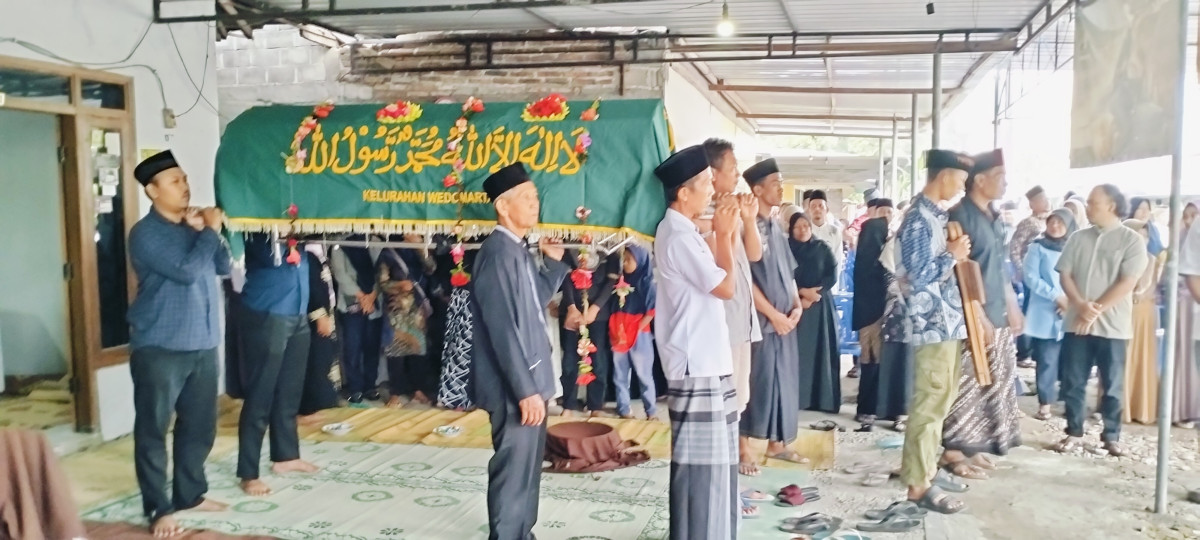 Upacara Pemberangkatan Jenazah Alm BPK Dardi Rejosari Padukuhan Wonosari