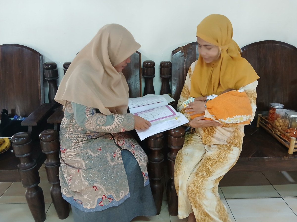 Kunjungan rumah kepada Ibu Pasca Salin dan bayi dengan berat lahir rendah di Padukuhan Ceper