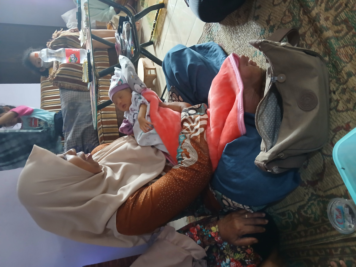 Kunjungan rumah kepada Ibu Pasca Salin oleh Kader Posyandu Cempaka Padukuhan Ceper