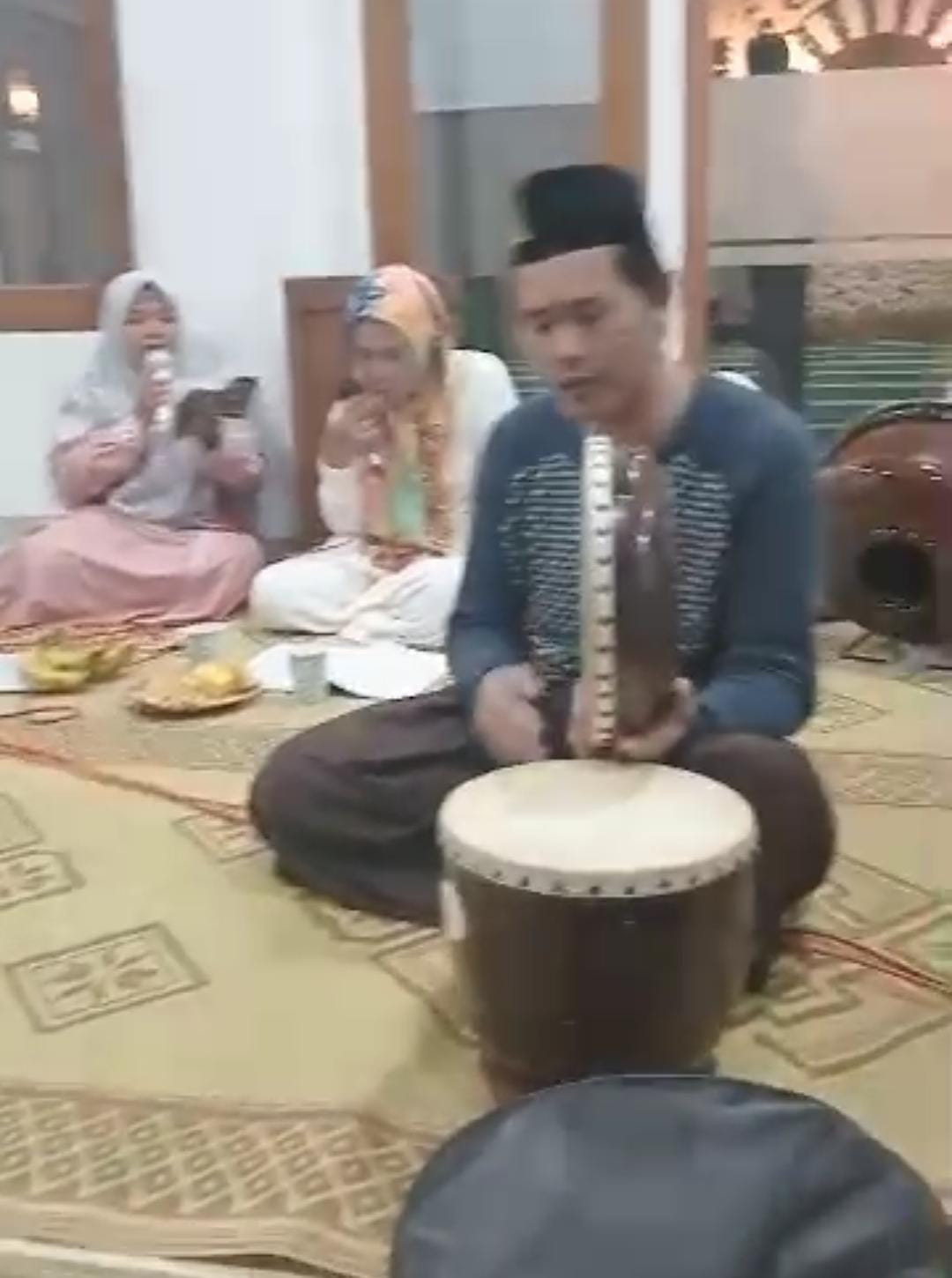 Pelatihan kesenian Hadroh ibu2 oleh masyarakat di Padukuhan Ceper