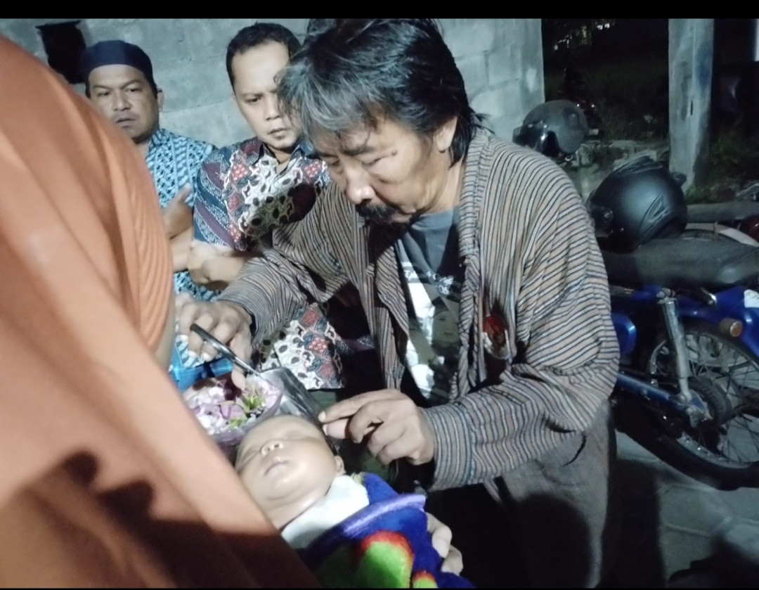 Aqiqah dan potong rambut bayi. Warga Babadan